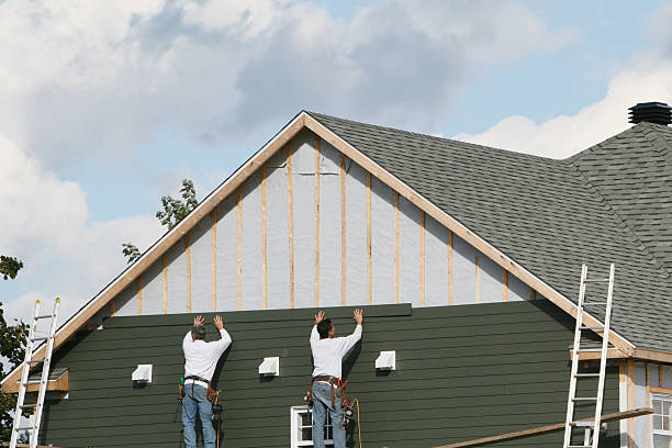 Professional Siding Contractor technician working in Bellaire, OH